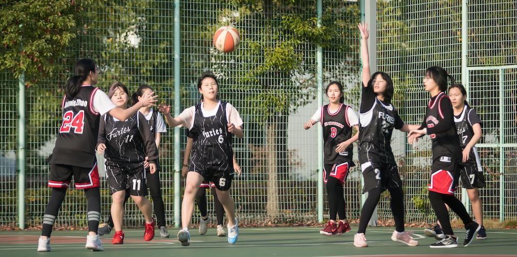 女子篮球队 Girls’ Basketball Team